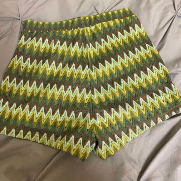 SHEIN Short set with Wrap Knot Back Crop Top - Picture 5 of 12